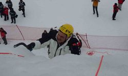 Vali Çiftçi, yapay buz duvarına tırmandı