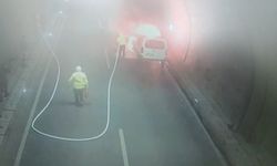 Yanan aracı trafik polisleri söndürdü