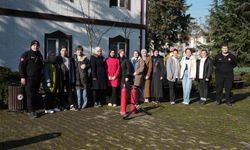 Yangına kadınlar yangın tüpüyle müdahale etti