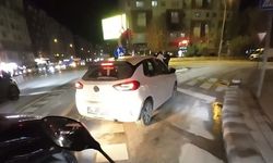 Yanlış trafik ışığına uyan sürücü araç kuyruğuna sebep oldu