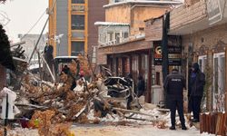 Yoğun kar yağışı Suruç'taki sanat sokağında çökmeye neden oldu