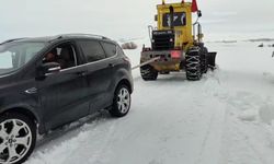 Yolda kalan sürücülerin imdadına karla mücadele ekipleri yetişti