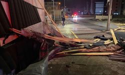 Yozgat'ta fırtına çatıları uçurdu