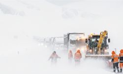 Yüksekova-Şemdinli kara yolu tipi nedeniyle ulaşıma kapatıldı