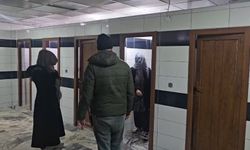 Zabıtadan kaçan dilenciler cami tuvaletinde yakalandı