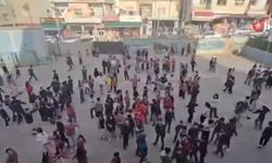 Okul Bahçesinde İlahi Coşkusu: Öğrenciler Hep Bir Ağızdan Söyledi