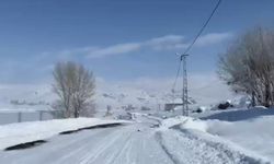 Ağrı'da etkili olan kar yağışı kenti beyaza boyadı