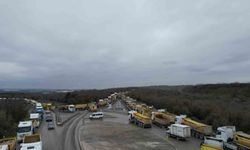 Arnavutköy'de döküm sahası yolunda kilometrelerce hafriyat kuyruğu