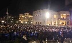 Asrın felaketinin 3'ünci yıl dönümünde Hatay'da binlerce kişi sessiz yürüyüş gerçekleştirdi