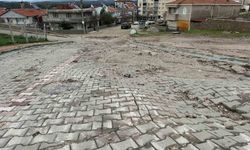 Ayvacık'ta aşırı yağışlara dayanamayan istinat duvarı çöktü