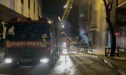 Bağcılar'da 4. kattaki iş yerinde yangın çıktı