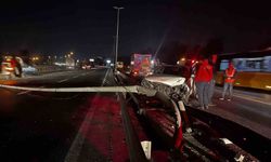 Bakırköy'de otomobil bariyerlere çarptı: 2 yaralı