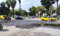 Belediyenin çakıl dökerek kapatmaya çalıştığı çukura takılan kadın hastanelik oldu