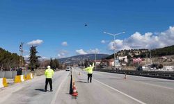 Burdur'da helikopter destekli trafik denetimi: 125 araç ve sürücüsü kontrol edildi