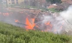 Bursa'da alev alev yanan ev kullanılmaz hale geldi