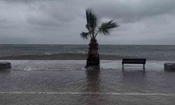 Bursa'da denizle kara birleşti, sokaklar göle döndü