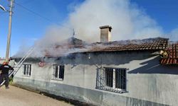 Bursa'da yaşlı çiftin evi alevlere teslim oldu