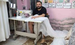 Depremde 55 saat enkaz altında kalıp bir bacağını kaybeden perdeci Ali, protez bacağıyla kendi ayakları üzerinde durmayı başardı