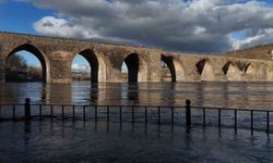 Dicle Nehri'nde yükselen su seviyesi dronla görüntülendi