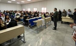 Doktor önlüğünü giyemeden vefat eden tıp öğrencisi okulunda yad edildi