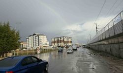 Edirne'de fırtınada yollar göle döndü, ağaç dalları kırıldı