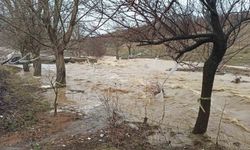 Ekinözü Belediyesi'nin yaptığı yol ilk yağmurda taşkın altında kaldı