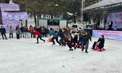Ekskavatörle kızak yapıp soğuk havada halaylarla ısındılar