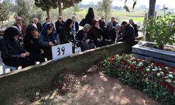 Endoskopi sonucu hayatını kaybeden kadın, mezarı başında anıldı
