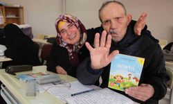 Engelleri aşıp okuma yazma kursuna katıldılar: 30 yıllık çiftten ders alınacak aşk hikayesi