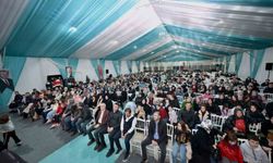 Esenyurt Belediyesi'nin Ramazan etkinliklerinde Nurullah Genç Esenyurtlularla buluştu