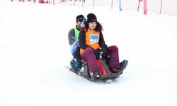 Eşler, Sevgililer Günü'nde birbirini en hızlı çekmek için yarıştı