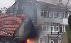 Evde çıkan yangında elektrik kabloları patladı