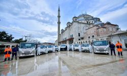 Fatih'teki camiler Ramazan öncesi gül suyuyla yıkandı