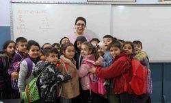 Fatma öğretmen kanseri yendi, öğrencilerine kavuştu