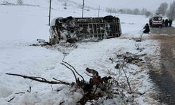 (Güncellendi) Öğrenci servisi devrildi: 14 yaralı