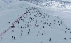 Güzeldağ Kayak Merkezi yarıyıl tatilinin son gününde doldu taştı