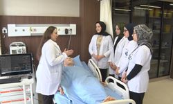 Hemşire adayları, hastaya müdahaleyi bilgisayarlı makette öğreniyor