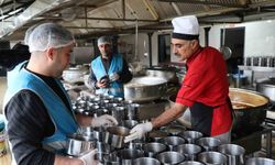 Hükümlülerce hazırlanan iftar yemeği 3 bin kişiye ulaştırılıyor