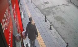 İmamın sahibi gelir alır diye bıraktığı çantayı kaşla göz arasında çaldı