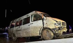 İşçi servisi şarampole devrildi: 17 yaralı