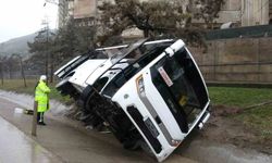 Isparta'da askeri nakil minibüsü devrildi: 11 yaralı