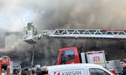 İzmir 6. Sanayi'de yedek parça dükkanında yangın
