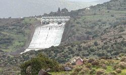 İzmir'de aşırı yağışlar sonrası barajlardan kontrollü su bırakılıyor