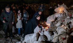 Kahramanmaraş depremlerinin 3. yıl dönümünde hayatını kaybedenler saat 04.17'de anıldı