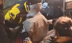 Karla kaplı köy yolunda hasta, paletli ambulansla taşındı