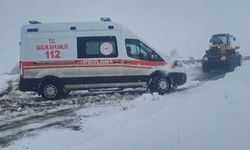 Kars'ta ambulanslara kar geçit vermedi