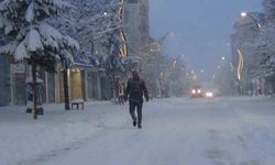 Kars'ta eğitime kar engeli: 40 santimetre kar yağdı!