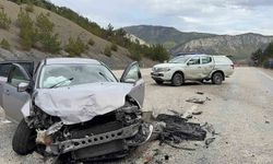 Kastamonu'da pikap ile otomobil çarpıştı: Eski belediye başkanı yaralandı