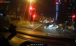 Kırmızı ışıkta yola atlayıp şınav çektiler