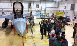 Lise öğrencileri F-16 kokpitinde: 'Gelecekte KAAN'ları, Kızıl Elma'ları, Atak'ları biz uçuracağız'